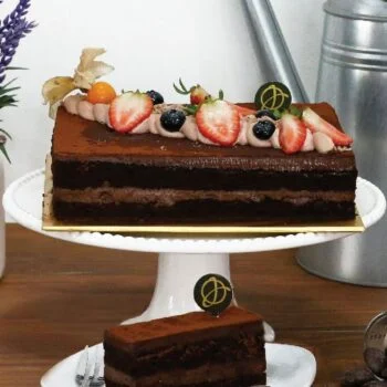 Gianduja chocolate cake e1588878407568