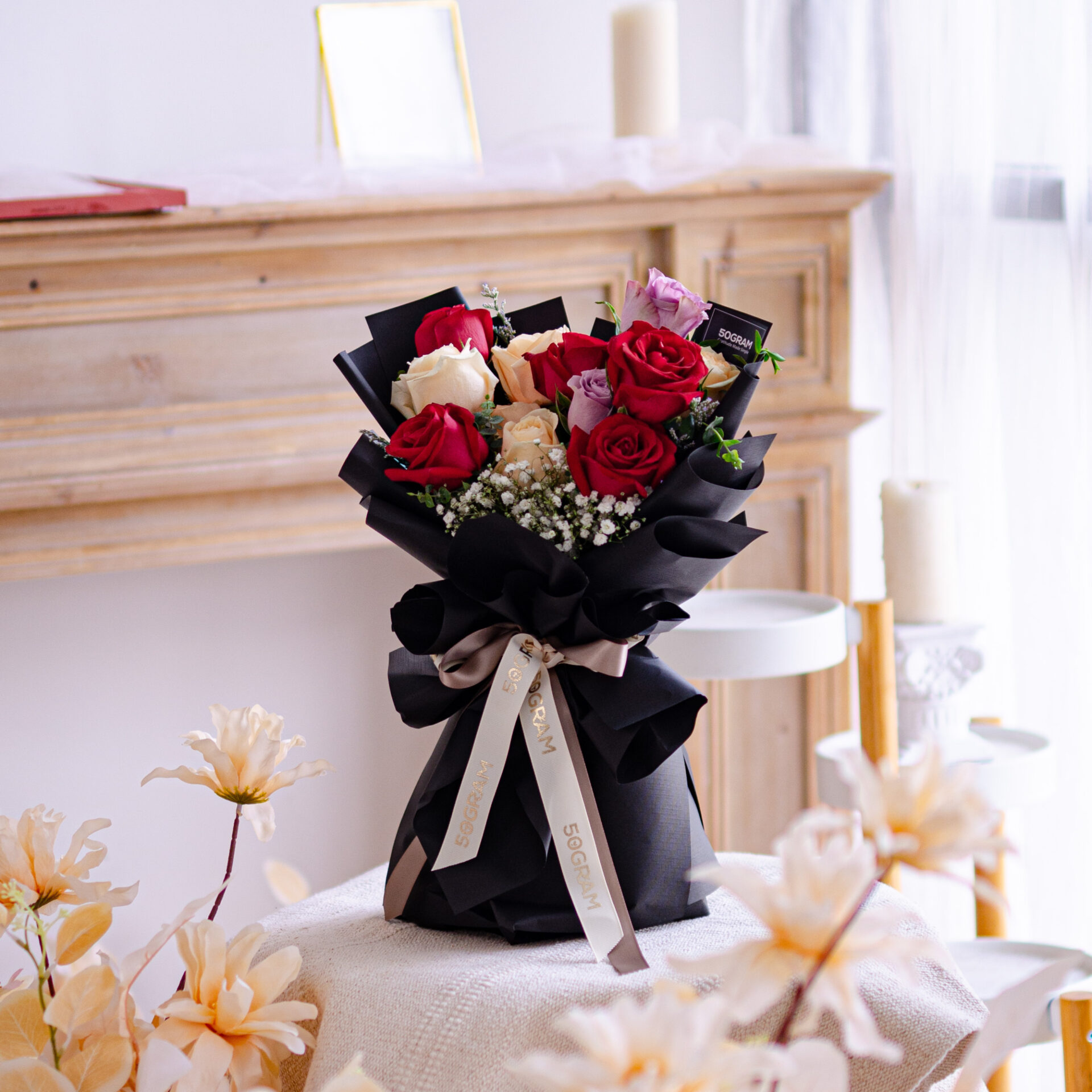 Evermore – red and champagne roses bouquet – (m) | hand bouquet