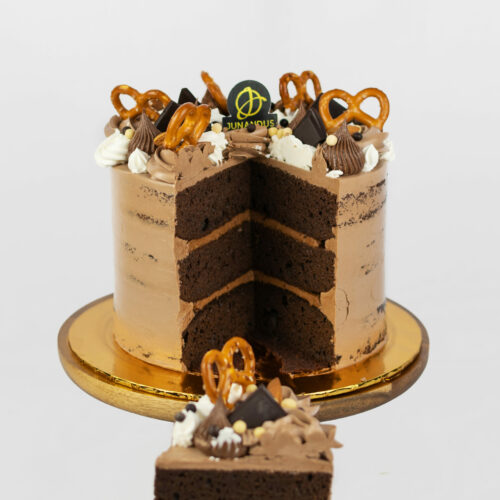 Hazelnut chocolate cake 6 scaled