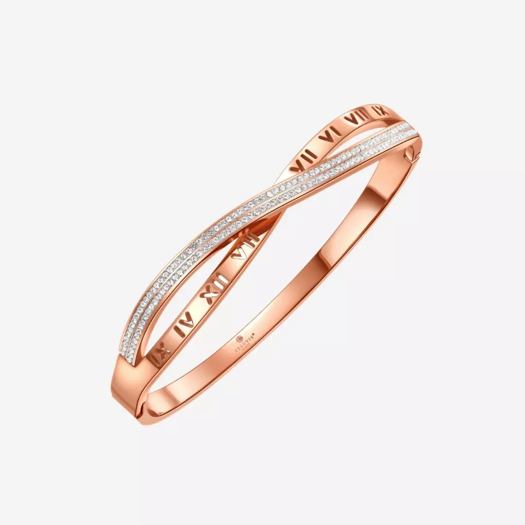 Vera Roman Numeric with Dias Bangle