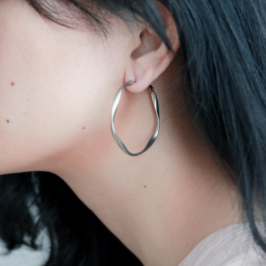Scarlett matte silver earrings by cindertoella