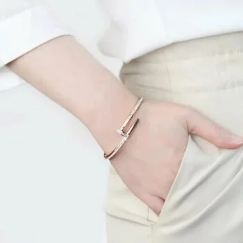 Roxanne zirconia 1