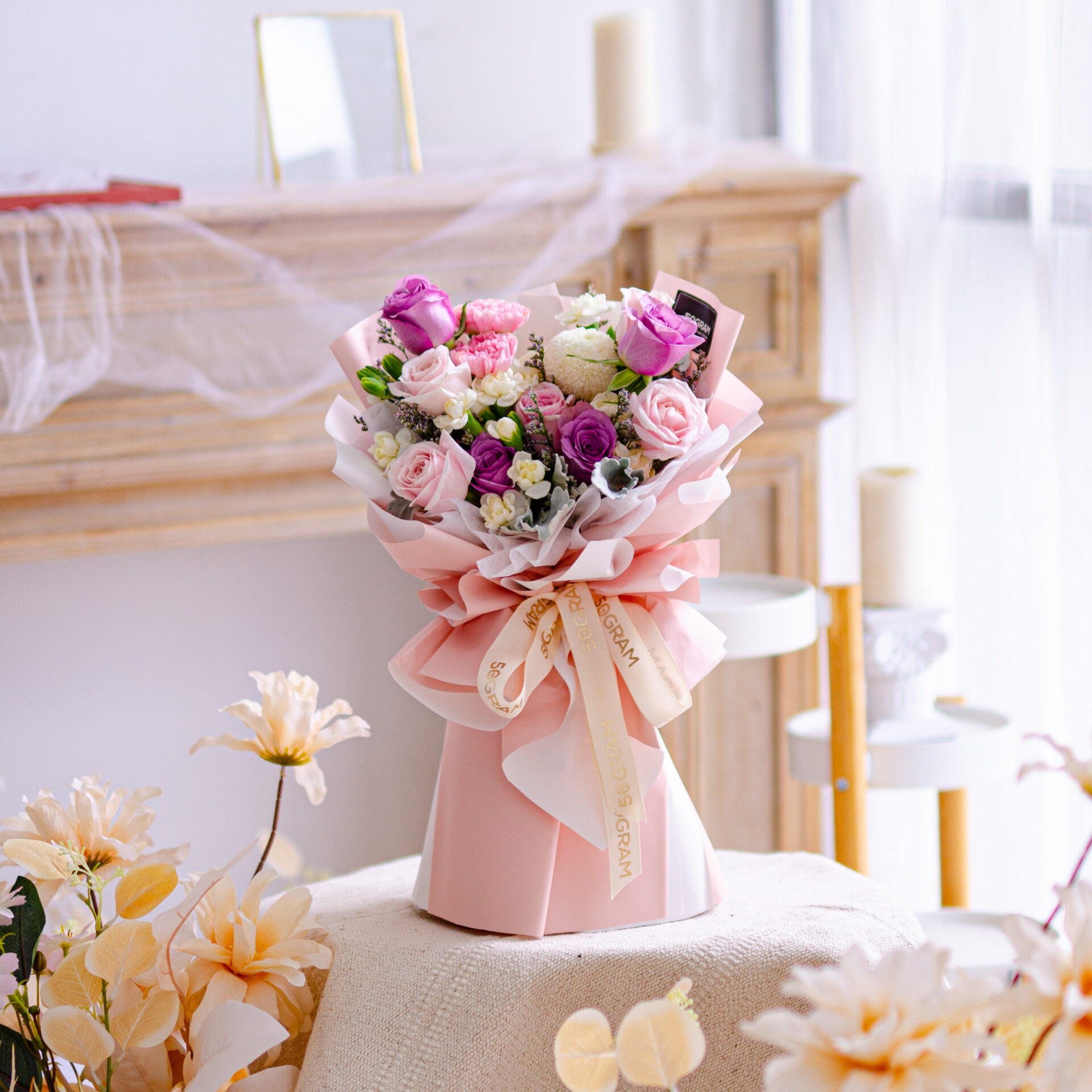 Soulmate – pink carnation bouquet – (m) | hand bouquet
