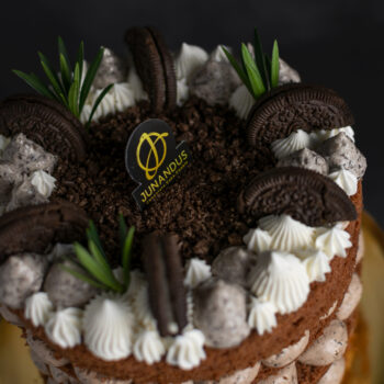 Oreo chocolate vegetarian naked cake 7 scaled
