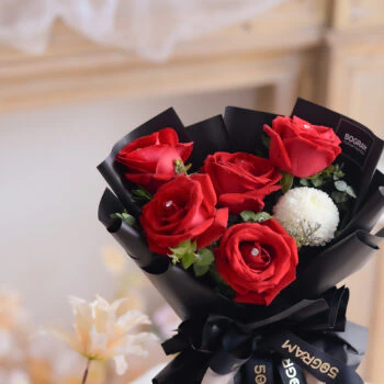 Red color roses flower bouquet