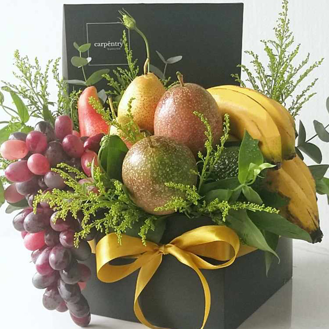 True obsession – flower and fruit basket