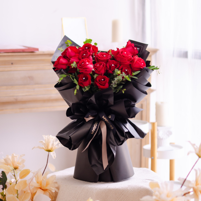 Red Color Roses Flower Bouquet
