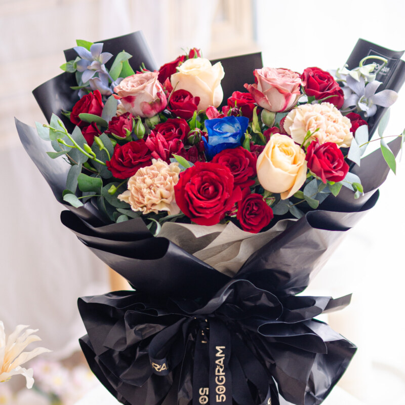 Kenya red rose, cappuccino rose, champagne rose, white rose, alstroemeria red, spray rose red, carnation dusty, eucalyptus cinerea, free delivery, kl, kuala lumpur, birthday, surprise