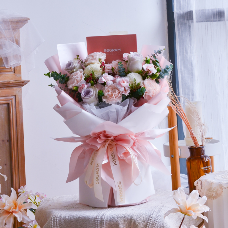 Primo Amore – Beige Carnation Bouquet, Free Delivery, KL, Kuala Lumpur, Birthday, Surprise Flower Box Free Delivery