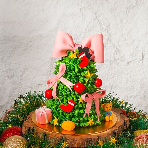 Xmas tree designer cake y25 2 1