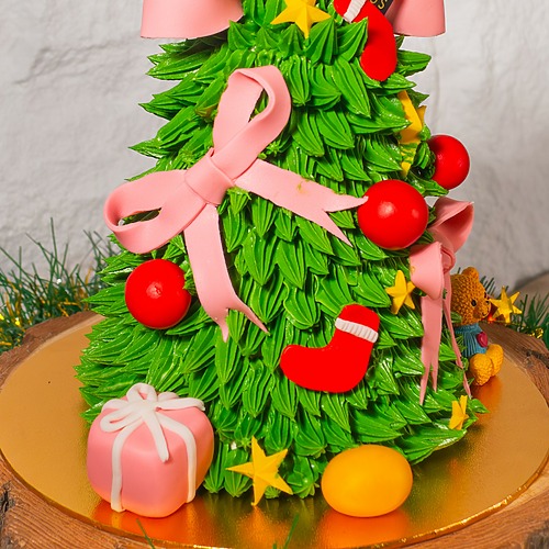 Xmas tree designer cake y25 3 1