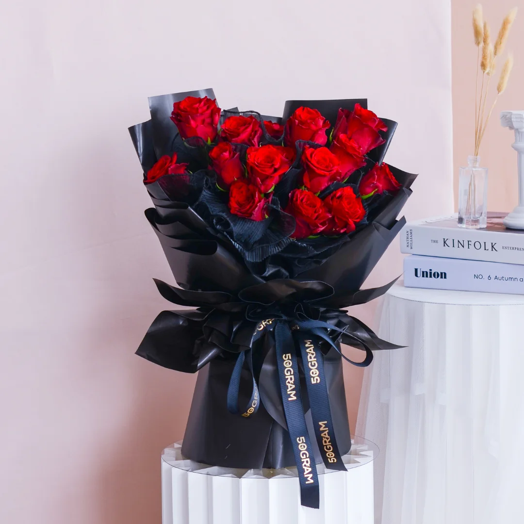 Timeless romance valentine hand bouquet free delivery to kl/pj