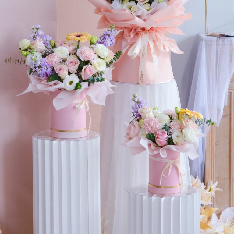 The Blushing Love Valentine flower box (m) Free Delivery KL & PJ