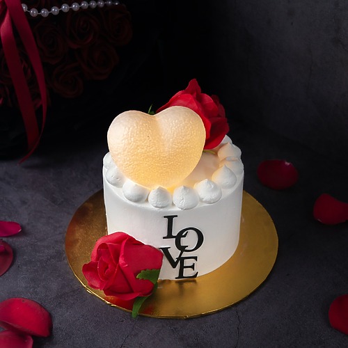 Valentine s love delight theme cake 1 1