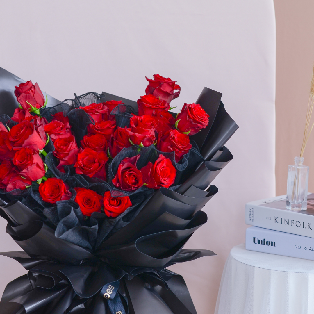 Timeless romance valentine large hand bouquet free delivery to kl/pj 2