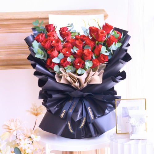 Ebony Love Red Roses Valentine Hand Bouquet Large 2
