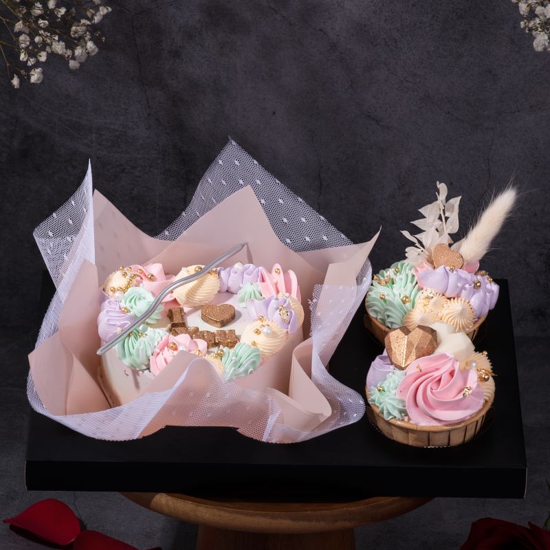 Love whispering cupcake set 7
