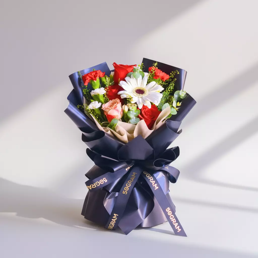 Charming Love Girlfriend's Day Hand Bouquet