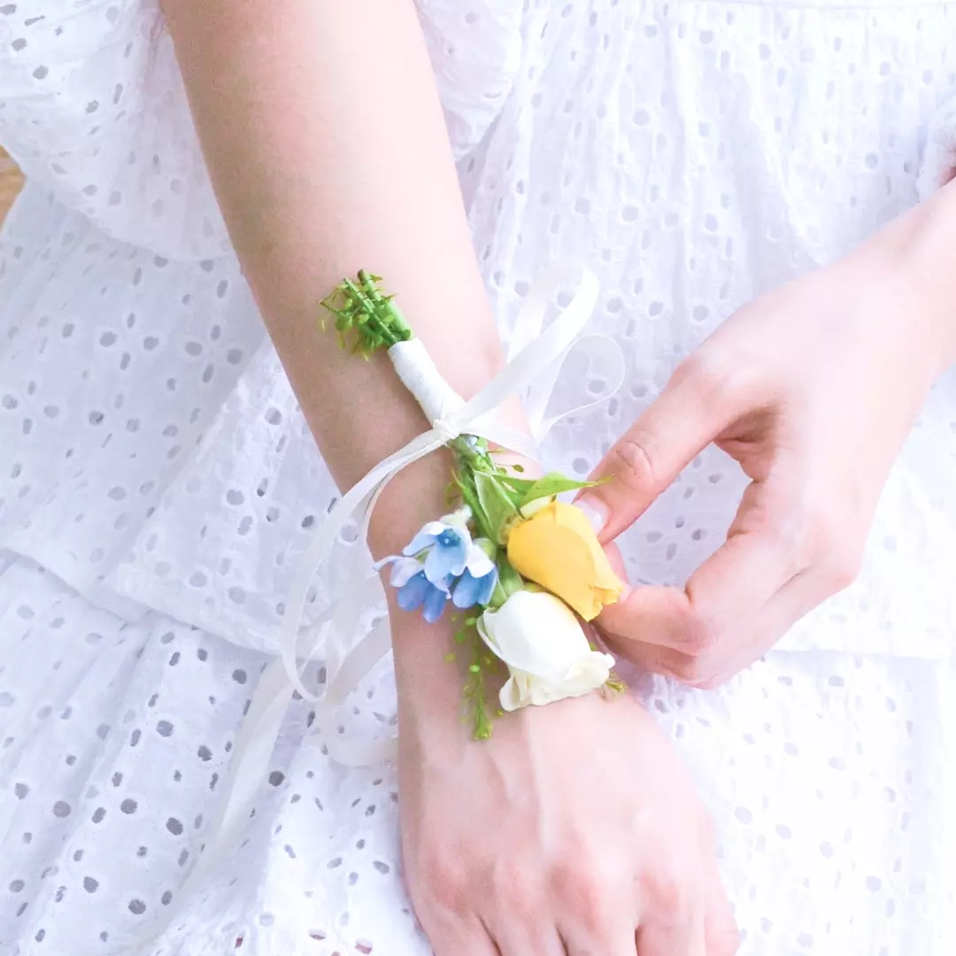 Joyful Ties - Corsage