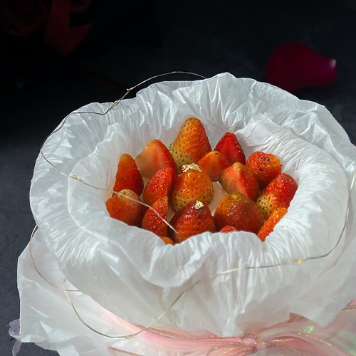 Strawberry Dream Bouquet Designer Cake 2 1