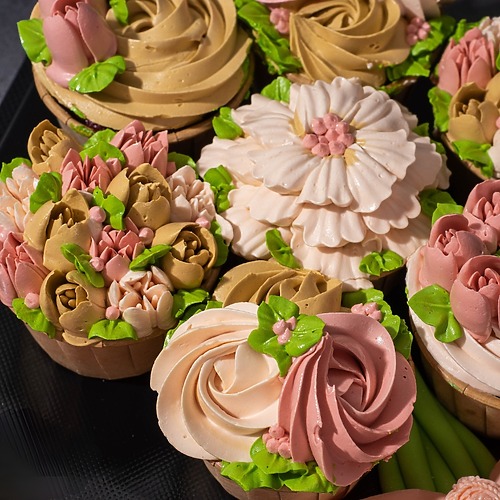Lovely Cream Cupcake Bouquet 6
