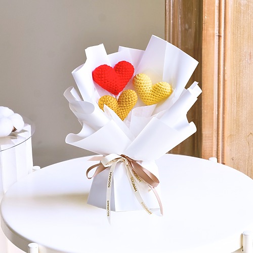 Lullaby Bloom Crochet Mini Bouquet 2